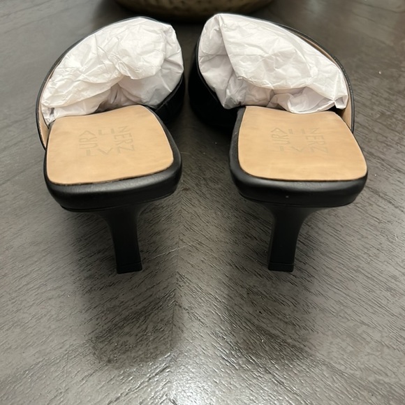 Naturalizer Black Stacy Leather Sandal - Picture 9 of 11